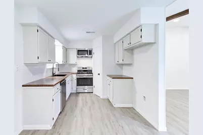 1404 Hillcrest Drive, Taylor, TX 76574 - Photo 9