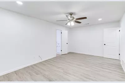 1404 Hillcrest Drive, Taylor, TX 76574 - Photo 13