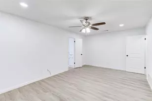 1404 Hillcrest Dr, Taylor, TX 76574 - Photo 13