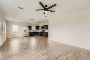 318 Schuylerville Dr, Elgin, TX 78621 - Photo 11