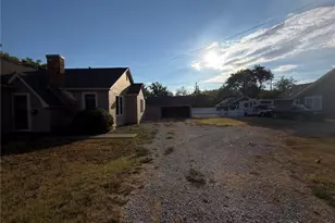 805 Howard St, Taylor, TX 76574 - Photo 21