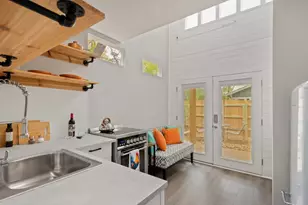 307 E 35th St, Austin, TX 78705 - Photo 31