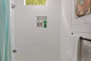 307 E 35th St, Austin, TX 78705 - Photo 37