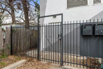2601 E 7th Street #202, Austin, TX 78702 - Photo 25