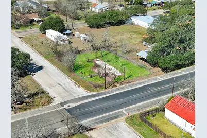 693 S Caldwell Street, Giddings, TX 78942 - Photo 11