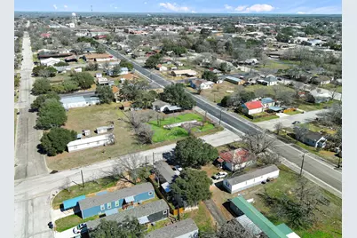 693 S Caldwell Street, Giddings, TX 78942 - Photo 17