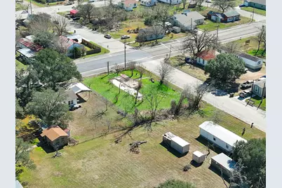 693 S Caldwell Street, Giddings, TX 78942 - Photo 27