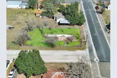 693 S Caldwell Street, Giddings, TX 78942 - Photo 15