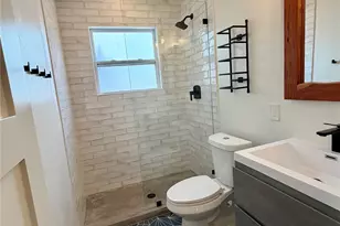 2513 E Cesar Chavez St, Austin, TX 78702 - Photo 9