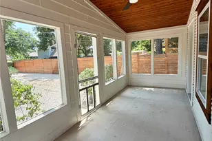 2513 E Cesar Chavez St, Austin, TX 78702 - Photo 15