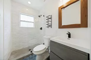 2513 E Cesar Chavez St, Austin, TX 78702 - Photo 9