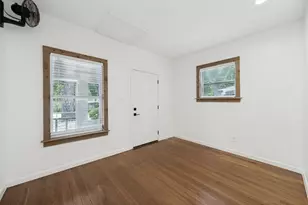 2513 E Cesar Chavez St, Austin, TX 78702 - Photo 3