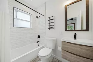 2513 E Cesar Chavez St, Austin, TX 78702 - Photo 11
