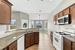 100 Lightfoot Ct, Hutto, TX 78634 - Photo 5