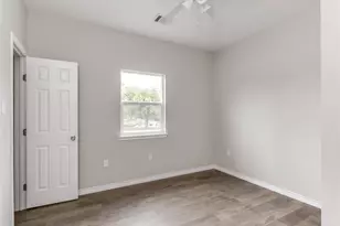 412 Booth St, Taylor, TX 76574 - Photo 11