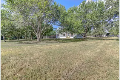 185 Peace Pipe, Smithville, TX 78957 - Photo 27