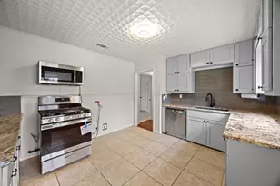 1815 Eckhardt St, Taylor, TX 76574 - Photo 17