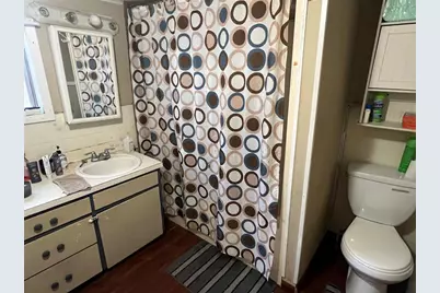 109 W Crockett Street, Giddings, TX 78942 - Photo 9