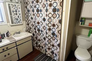 109 W Crockett St, Giddings, TX 78942 - Photo 9