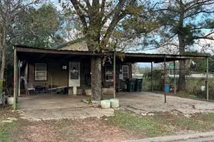 109 W Crockett St, Giddings, TX 78942 - Photo 1