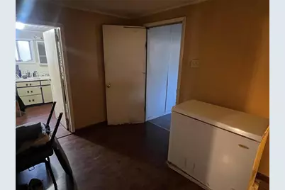 109 W Crockett Street, Giddings, TX 78942 - Photo 11