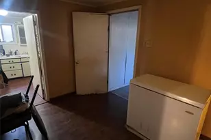 109 W Crockett St, Giddings, TX 78942 - Photo 11