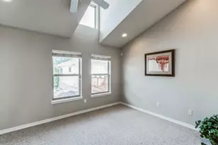 305 E 31st St, Austin, TX 78705 - Photo 23