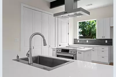 3613 Munson Street, Austin, TX 78721 - Photo 9