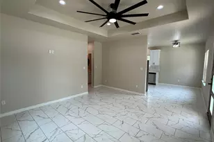 811 5th St, Lockhart, TX 78644 - Photo 3