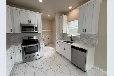 811 5th Street, Lockhart, TX 78644 - Photo 5
