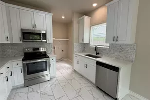 811 5th St, Lockhart, TX 78644 - Photo 5