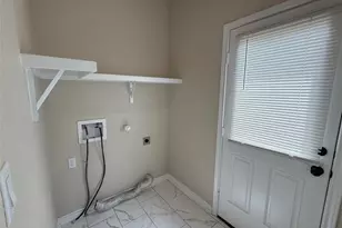 811 5th St, Lockhart, TX 78644 - Photo 7