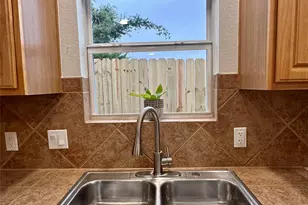 1122 Mansell Ave, Austin, TX 78721 - Photo 7