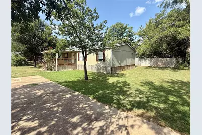 2001 Pecan Street, Bastrop, TX 78602 - Photo 3