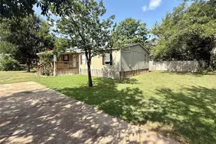2001 Pecan St, Bastrop, TX 78602 - Photo 3