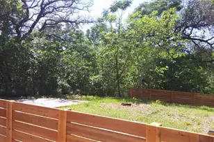 1166 Ridgeway Dr, Austin, TX 78702 - Photo 15