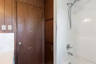 533 S Texas St, Milano, TX 76556 - Photo 11