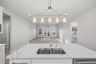 718 Emory Dr, Fredericksburg, TX 78624 - Photo 11