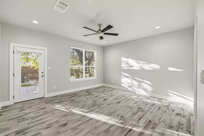 718 Emory Dr, Fredericksburg, TX 78624 - Photo 7