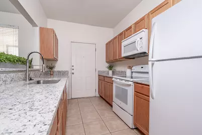 200 Sandstone Drive #E/F, Jarrell, TX 76537 - Photo 11