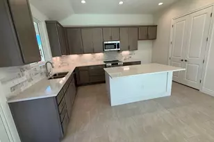 112 Broken Bow St, Horseshoe Bay, TX 78657 - Photo 5