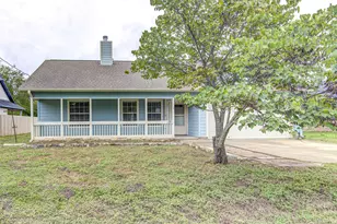 107 W Pauwela Ln, Bastrop, TX 78602 - Photo 3