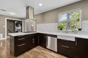 1204 Eleanor St, Austin, TX 78721 - Photo 11