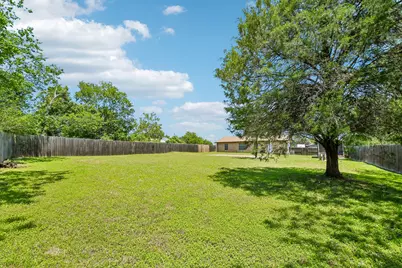 101 Brown Street, Elgin, TX 78621 - Photo 31