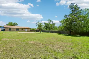 101 Brown St, Elgin, TX 78621 - Photo 33