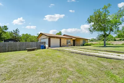 101 Brown Street, Elgin, TX 78621 - Photo 5