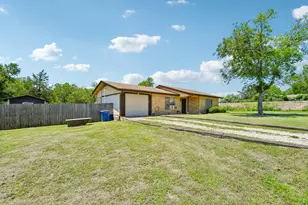 101 Brown St, Elgin, TX 78621 - Photo 5