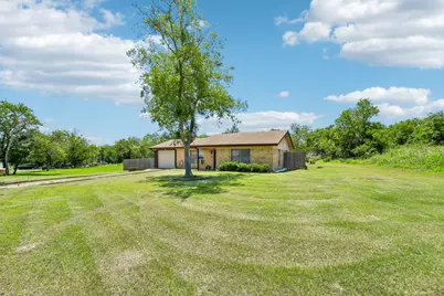 101 Brown Street, Elgin, TX 78621 - Photo 3