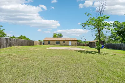 101 Brown Street, Elgin, TX 78621 - Photo 31