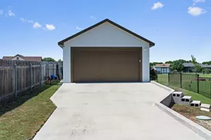 209 E Vienna Dr, Hutto, TX 78634 - Photo 37